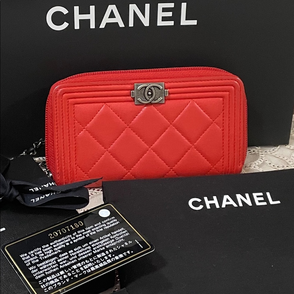 Auth. Chanel Boy Wallet on Adjustable Chain❤️❤️❤️